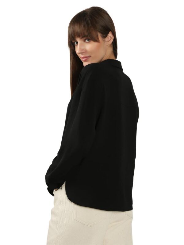 Women's Solid Regular Fit T-Shirt - Image 10