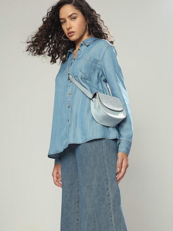 Women's Solid Regular Fit Shirt - Image 2